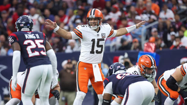 QB Joe Flacco leading the Browns up against the Texans